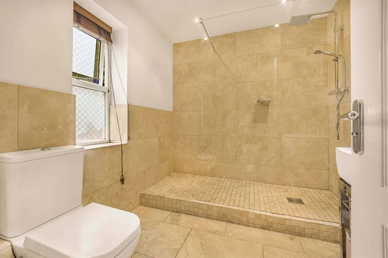 Hazelmere, Altrincham, photo 13
