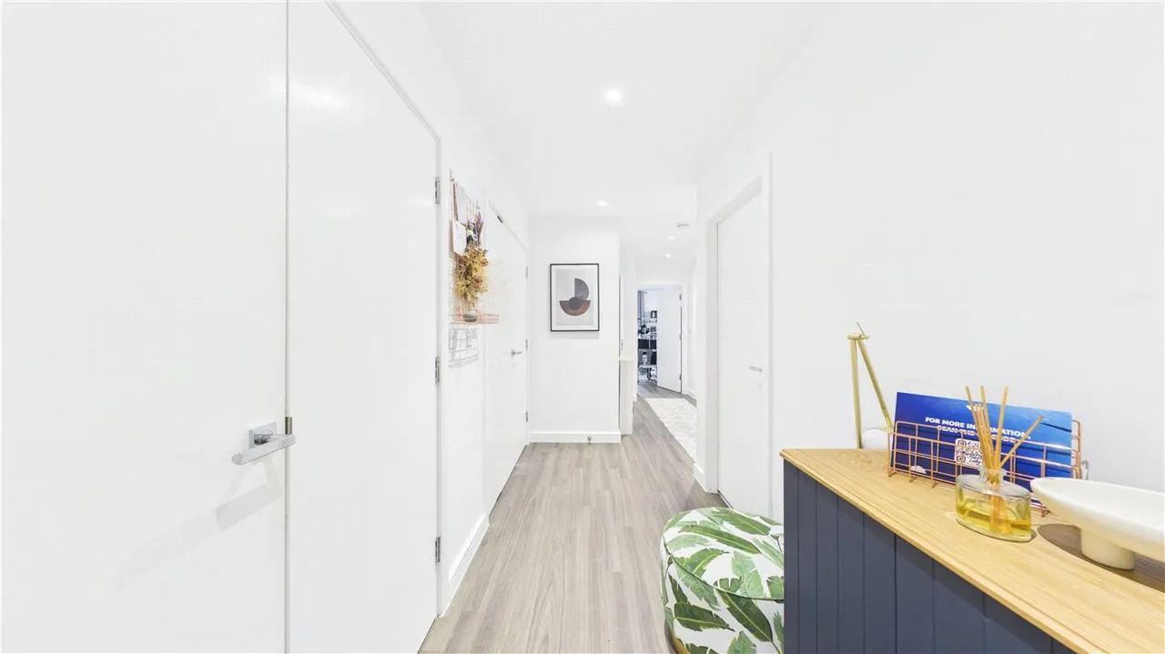 2 bed flat for sale — Bollo Bridge Road, London, W3