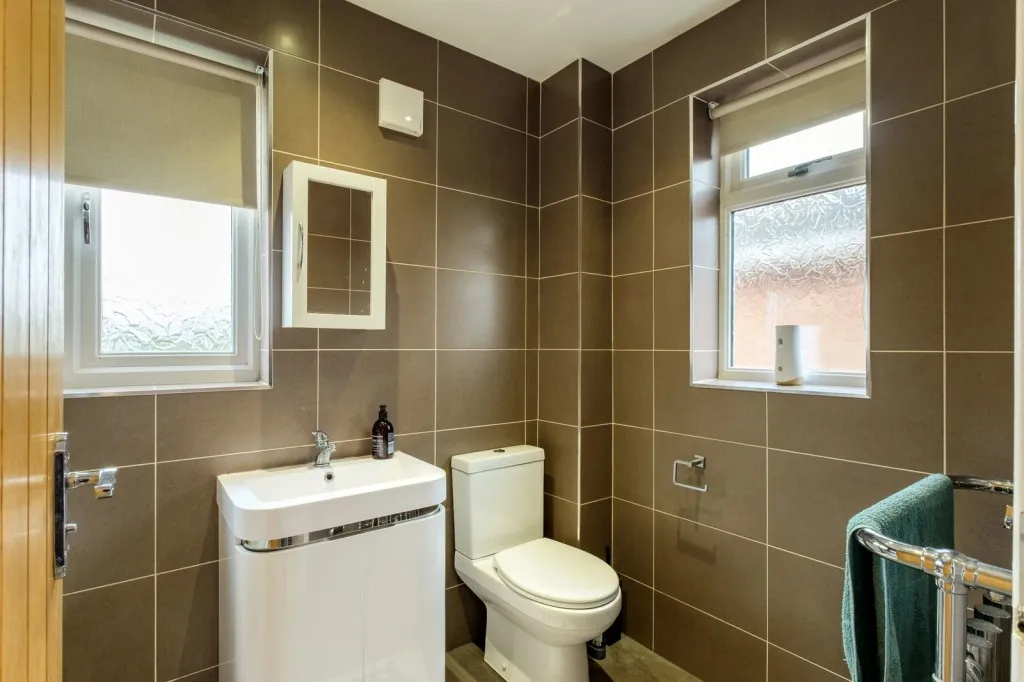 Sycamore Road, East Leake, LE12, photo 12