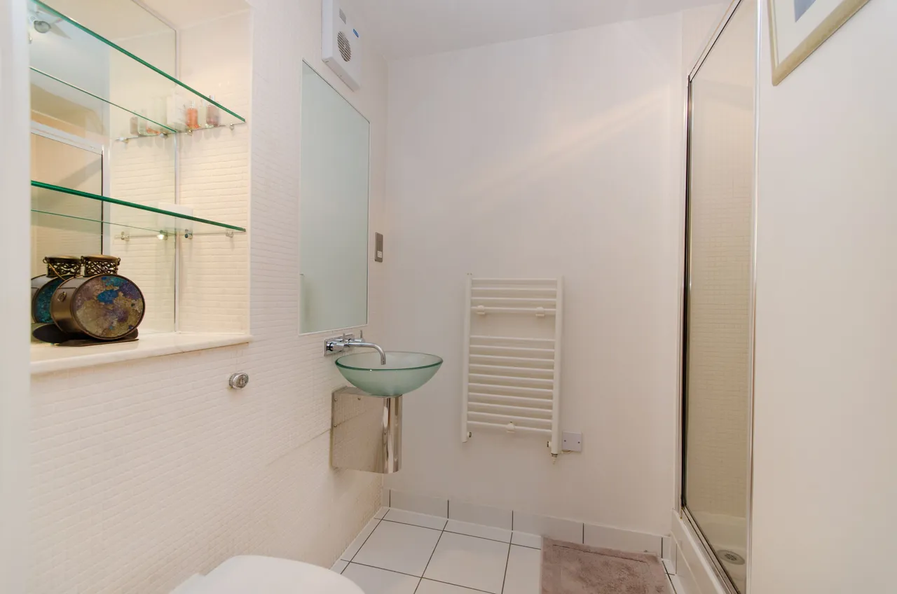 Flat 2, 3 Llanvanor Road, London, photo 12