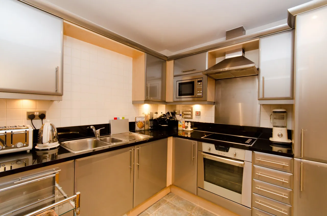Flat 2, 3 Llanvanor Road, London, photo 2