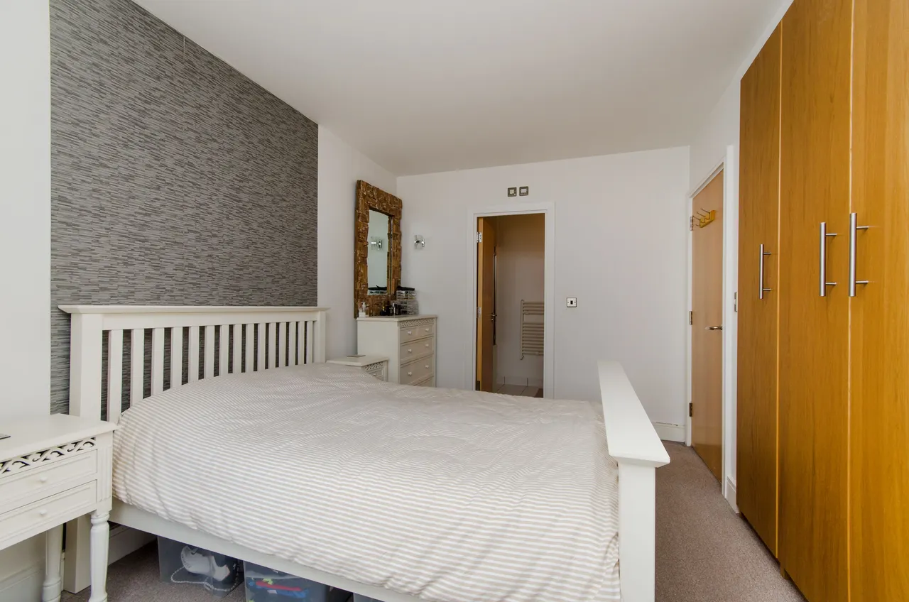 Flat 2, 3 Llanvanor Road, London, photo 7
