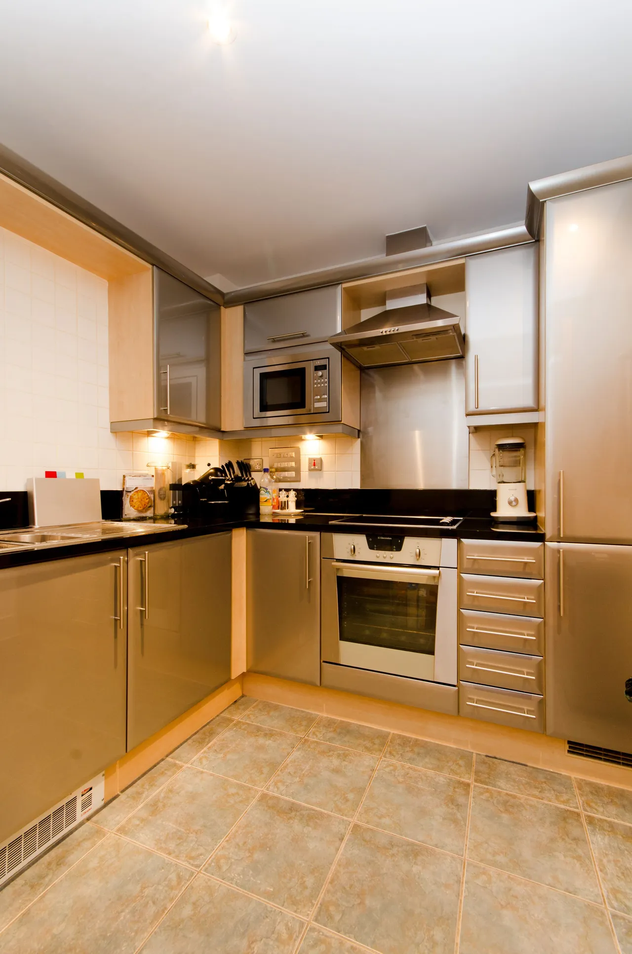 Flat 2, 3 Llanvanor Road, London, photo 9