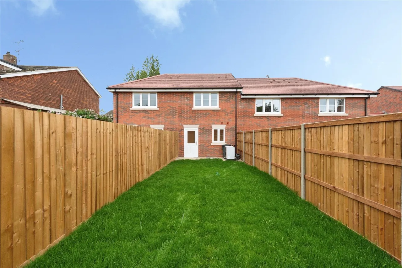 Chobham Road, Frimley, GU16, photo 4