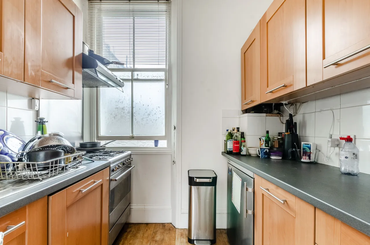 Flat 4, 13 Cheniston Gardens, London, photo 4