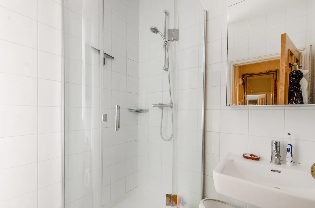 Flat 4, 13 Cheniston Gardens, London, photo 5