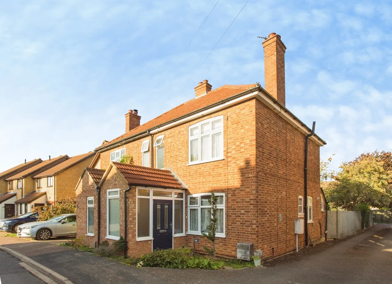 2 bed house for sale, West Road, Cambridge, CB24
