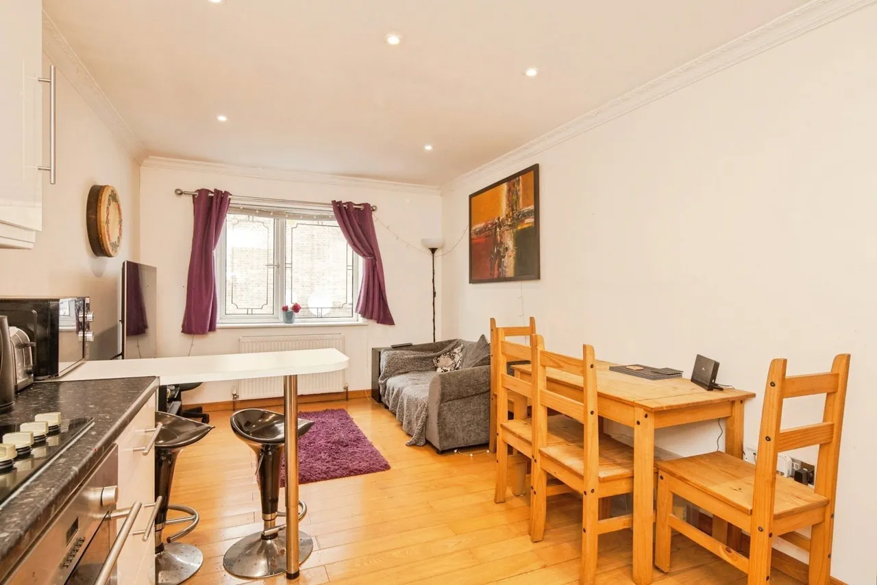 Batten Street, London, SW11, photo 6