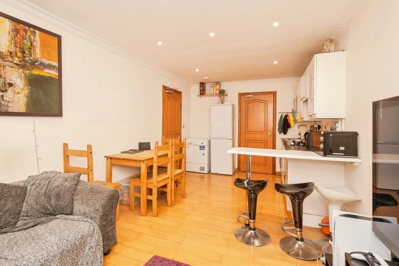 Batten Street, London, SW11, photo 11