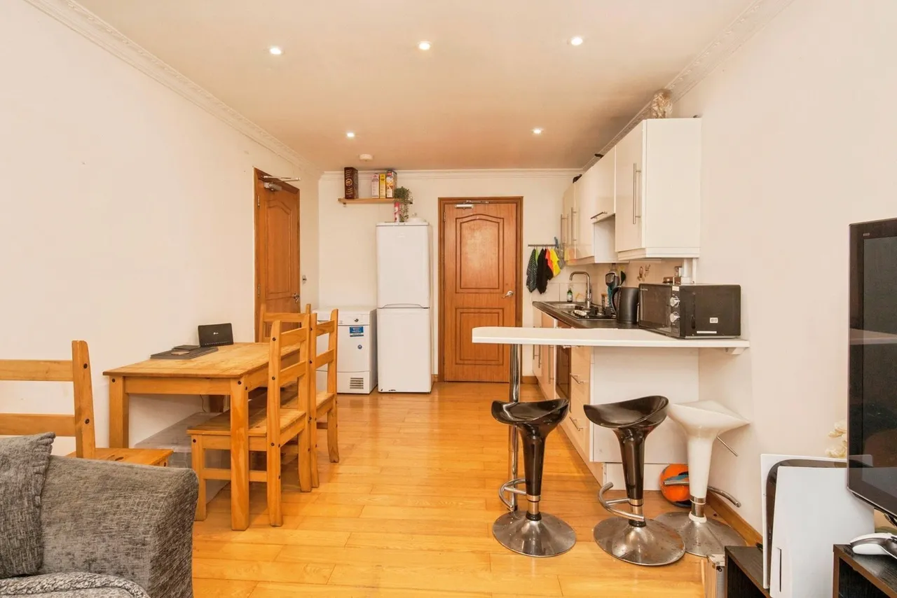 Batten Street, London, SW11, photo 10