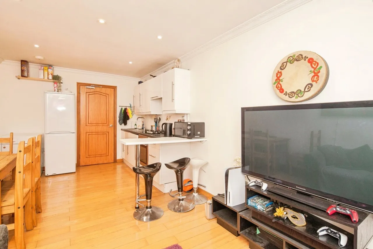 Batten Street, London, SW11, photo 9