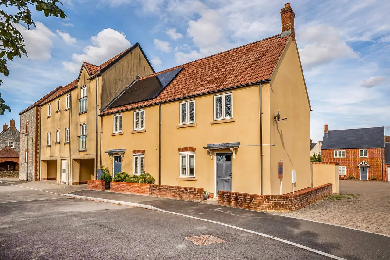 2 bed house for sale, Clarks Meadow, Shepton Mallet, BA4