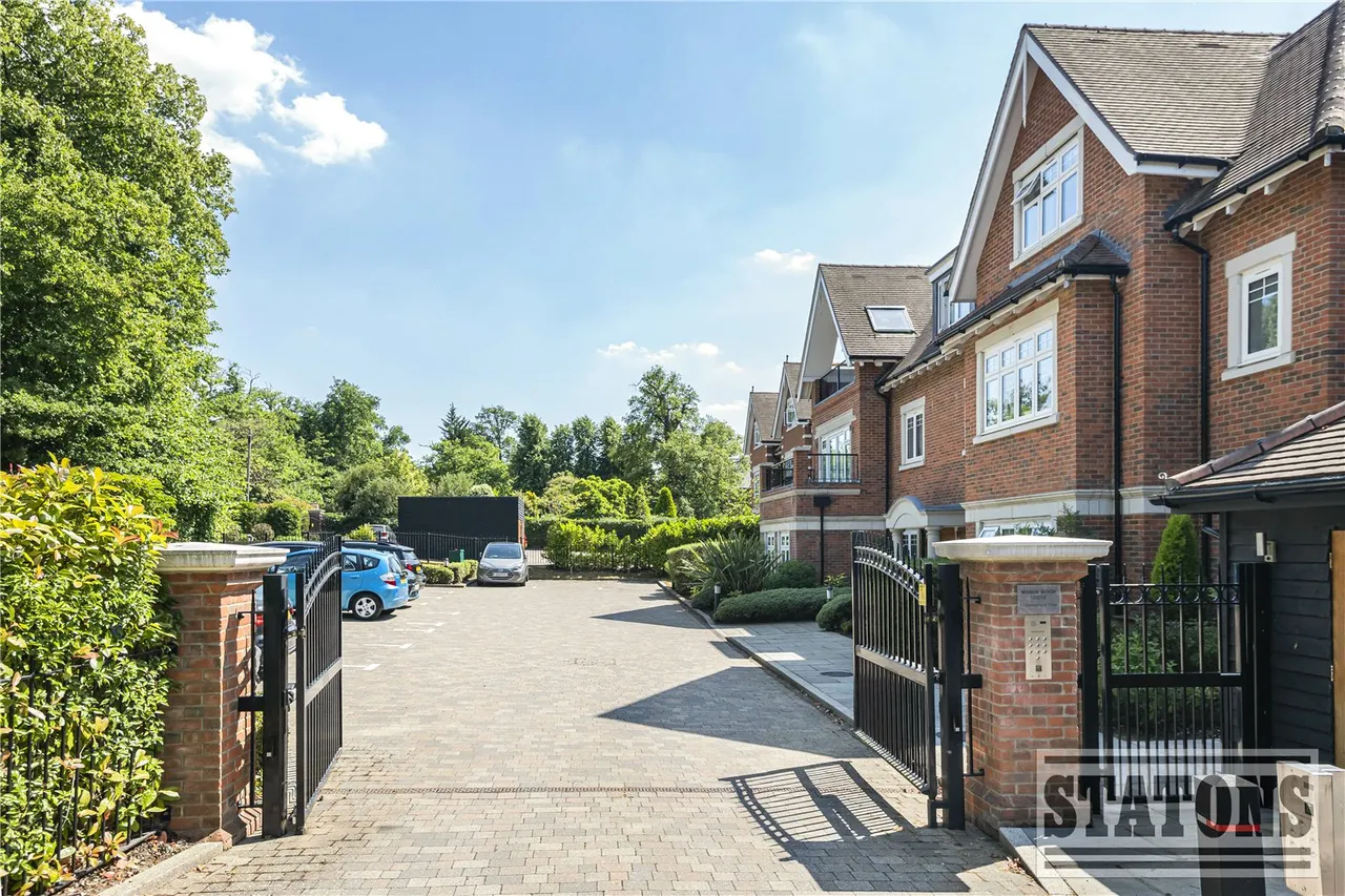 Coombehurst Close, Hadley Wood, EN4 0JU, photo 2