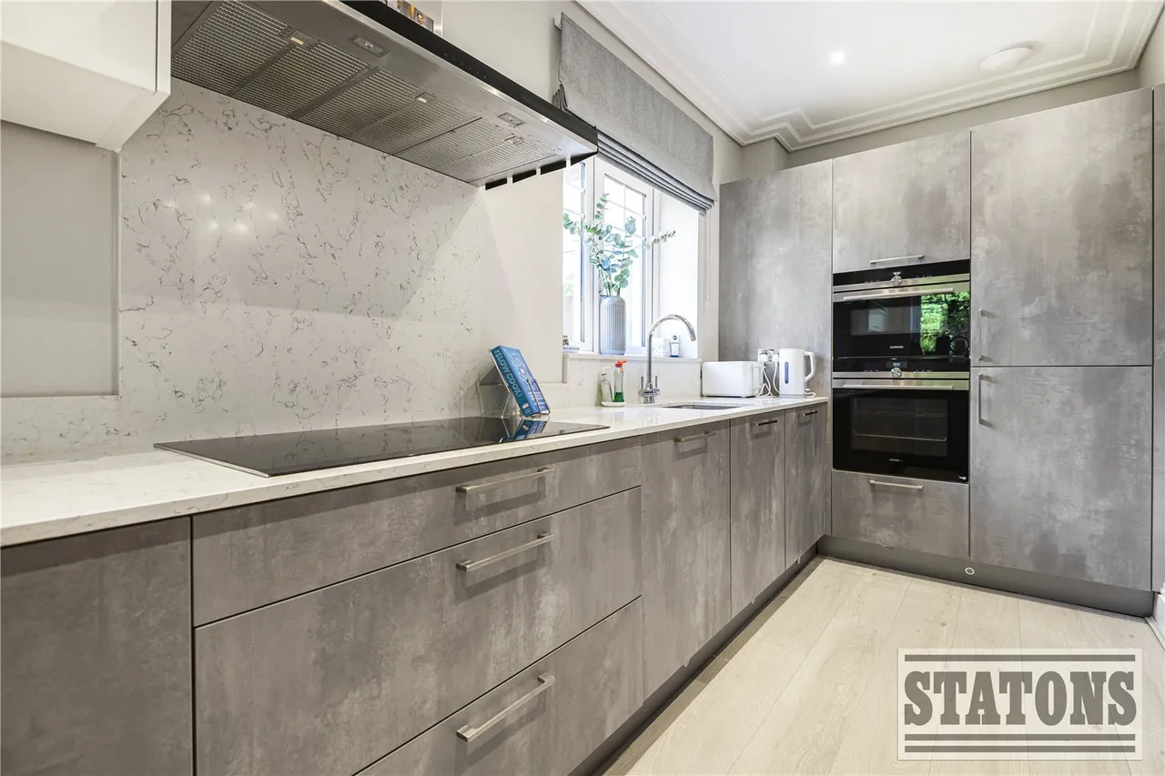 Coombehurst Close, Hadley Wood, EN4 0JU, photo 8