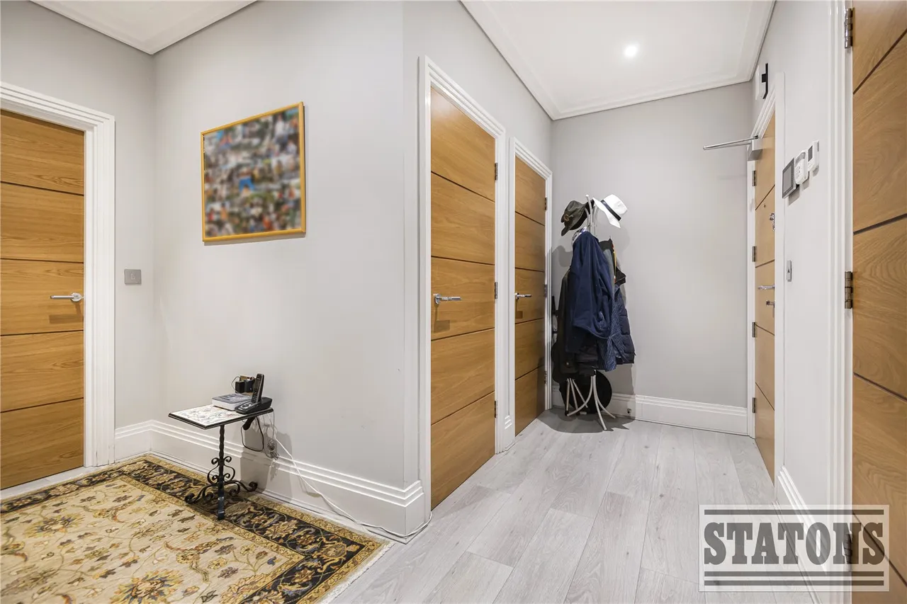Coombehurst Close, Hadley Wood, EN4 0JU, photo 3