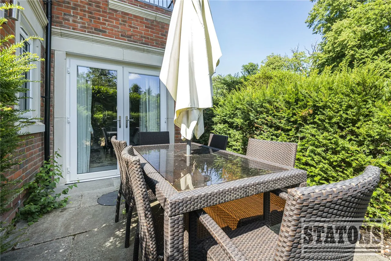 Coombehurst Close, Hadley Wood, EN4 0JU, photo 16