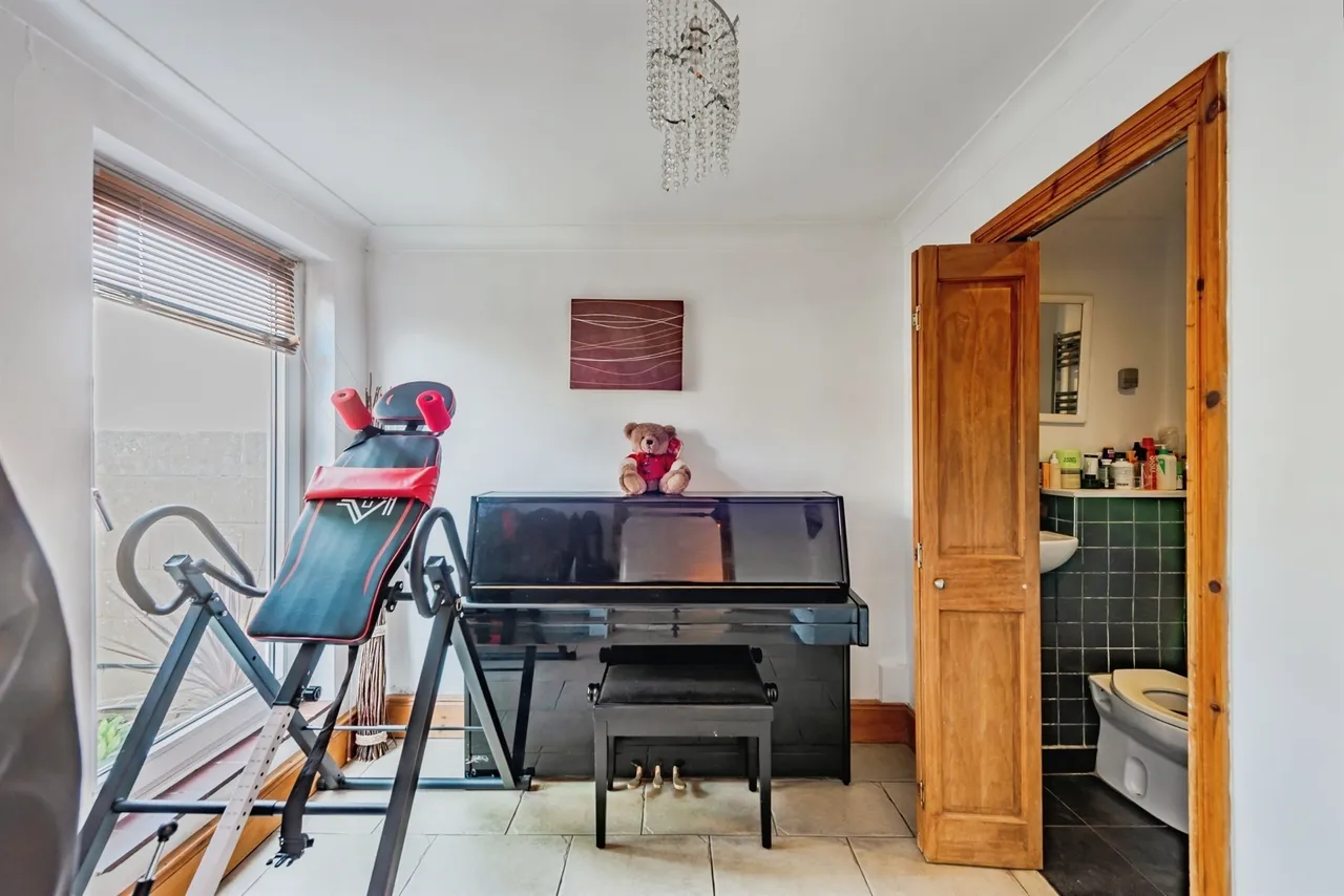 Sharon Close, Crawley, RH10, photo 4