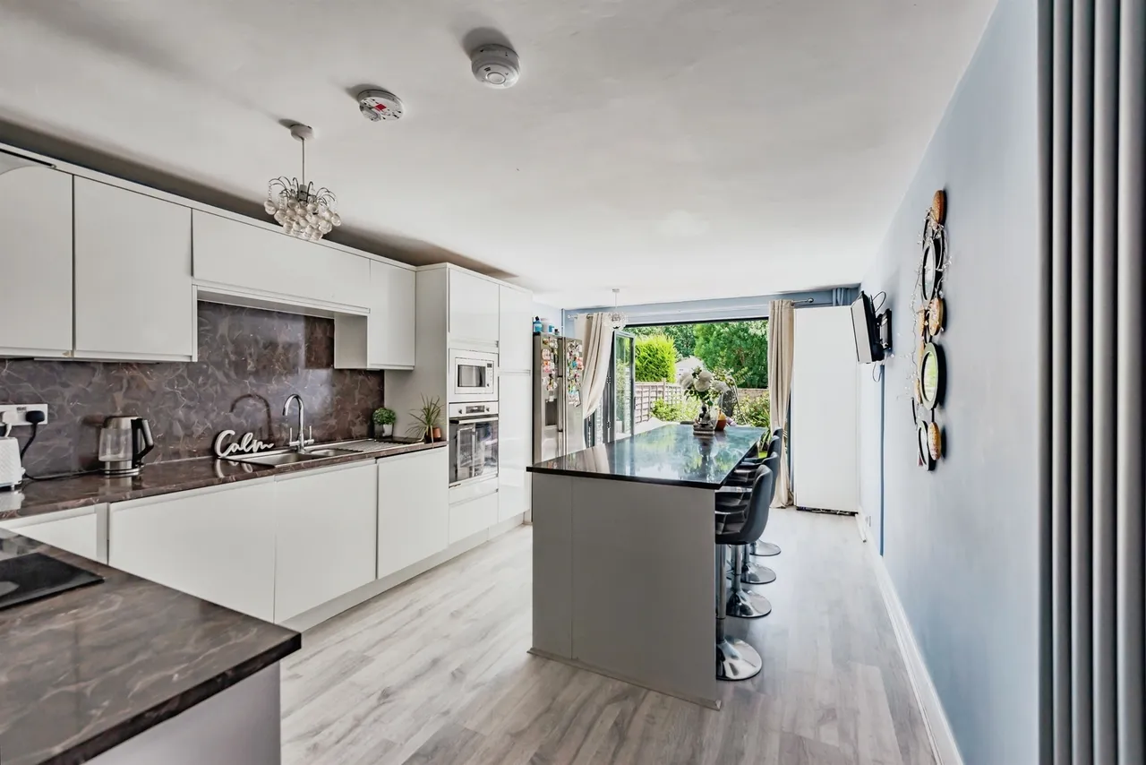 4 bed house for sale, Sharon Close, Crawley, RH10