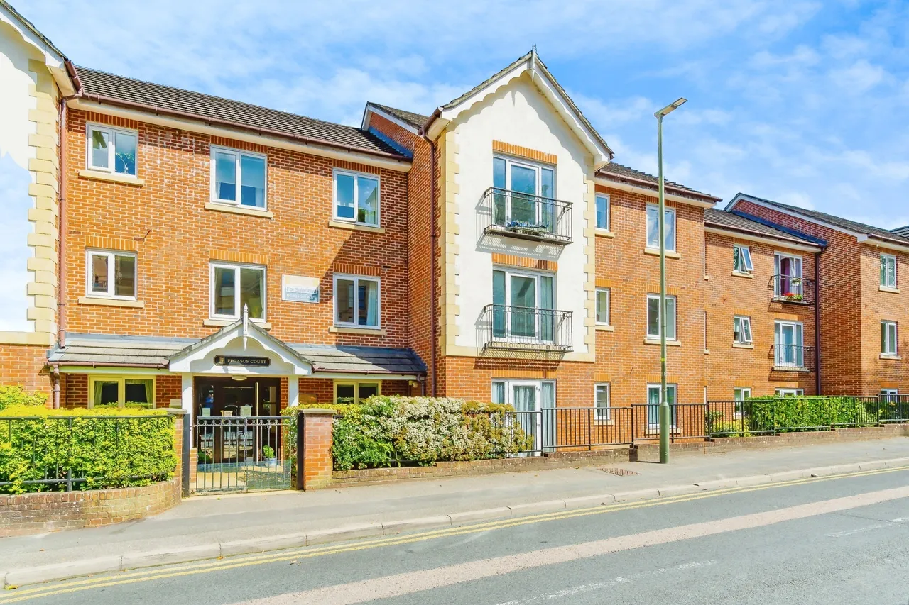 Pegasus Court, Stafford Road, Caterham, Surrey, CR3, photo 19