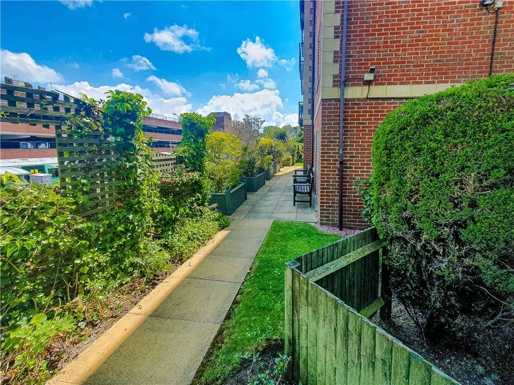 Pegasus Court, Stafford Road, Caterham, Surrey, CR3, photo 13