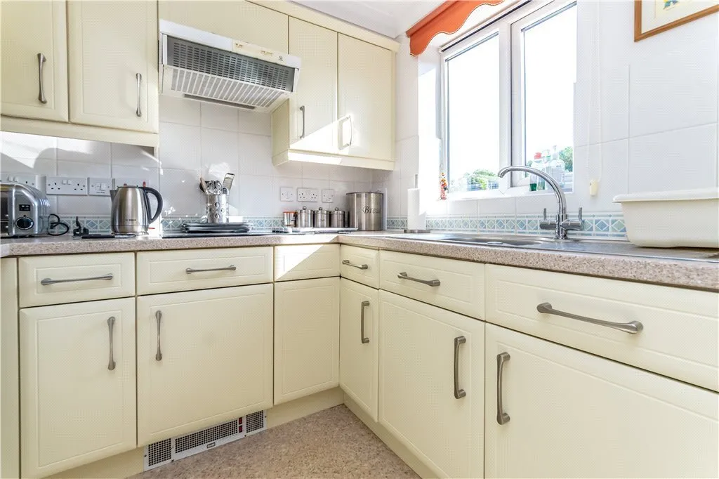 Pegasus Court, Stafford Road, Caterham, Surrey, CR3, photo 4