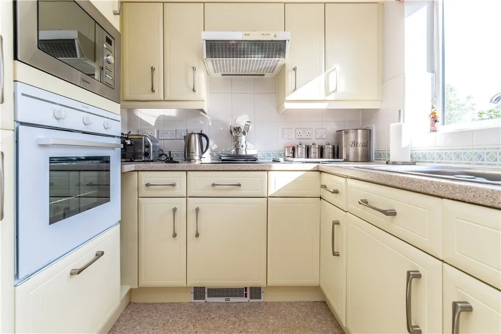 Pegasus Court, Stafford Road, Caterham, Surrey, CR3, photo 16