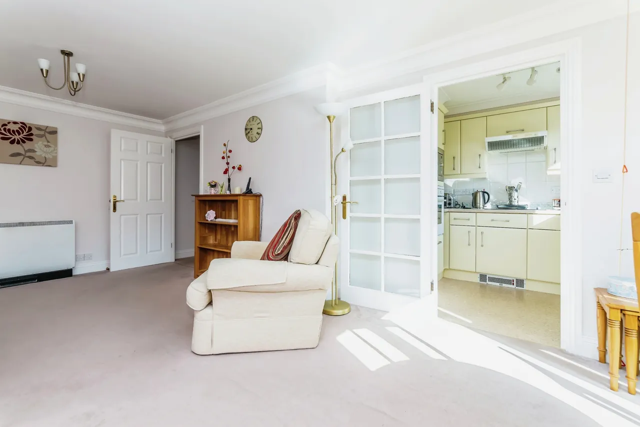 Pegasus Court, Stafford Road, Caterham, Surrey, CR3, photo 18