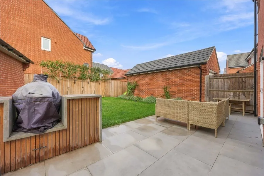 with 4 bedrooms in Saffron Walden, CB10, photo 10