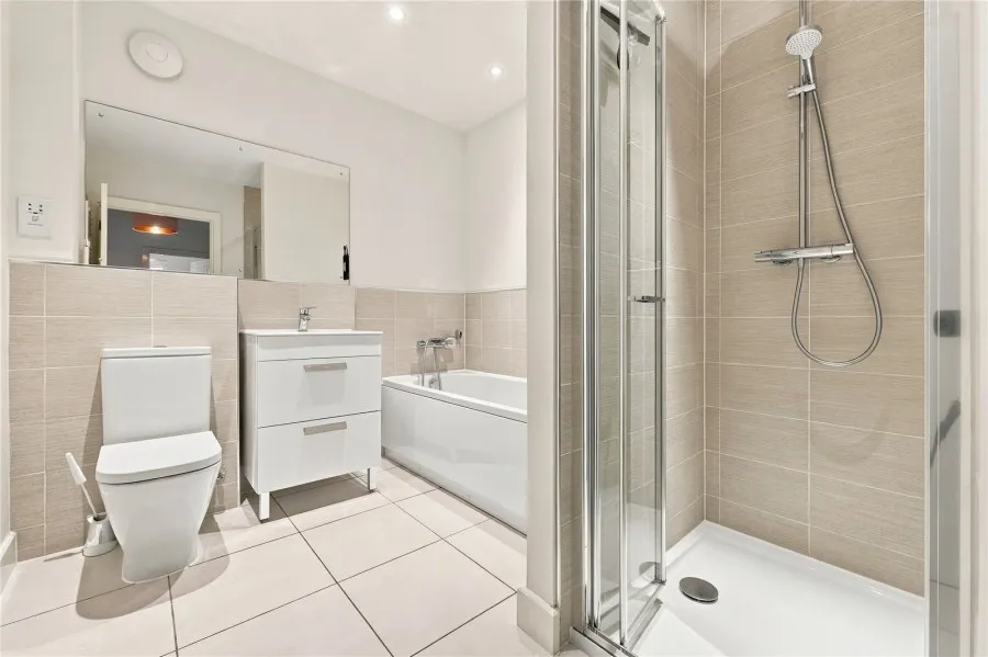 with 4 bedrooms in Saffron Walden, CB10, photo 9