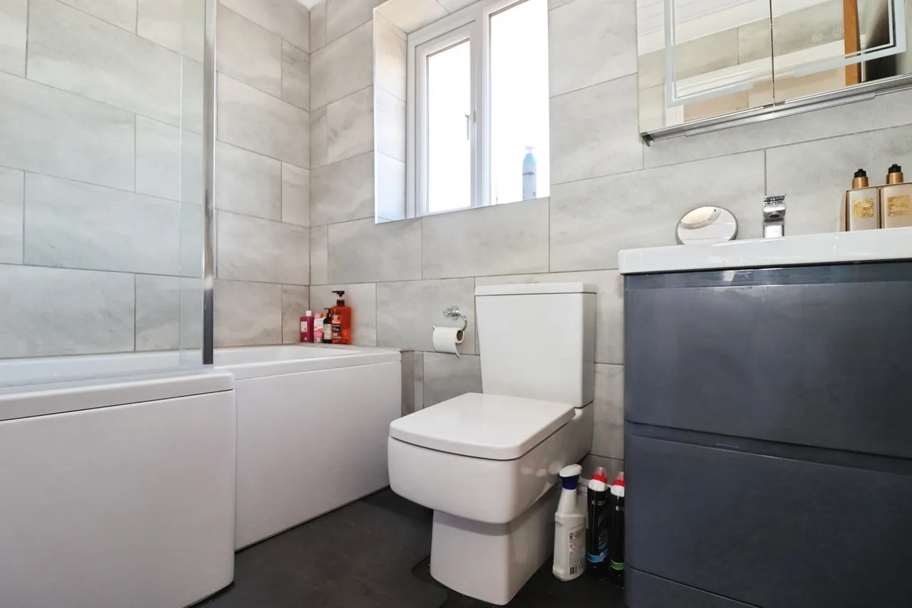 The Crescent, BRISTOL, Avon, BS16, photo 3