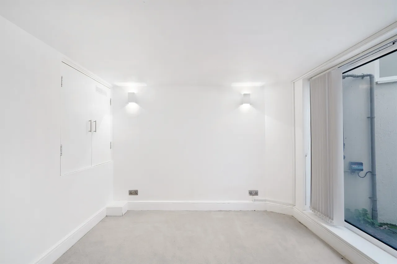 2 bed flat for sale — Station Approach, Tadworth