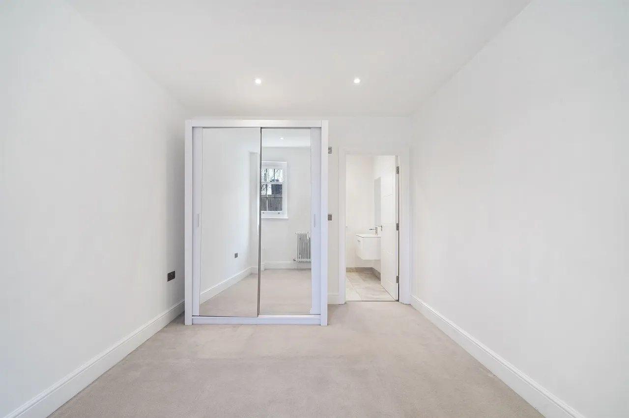 Station Approach, Tadworth, photo 12