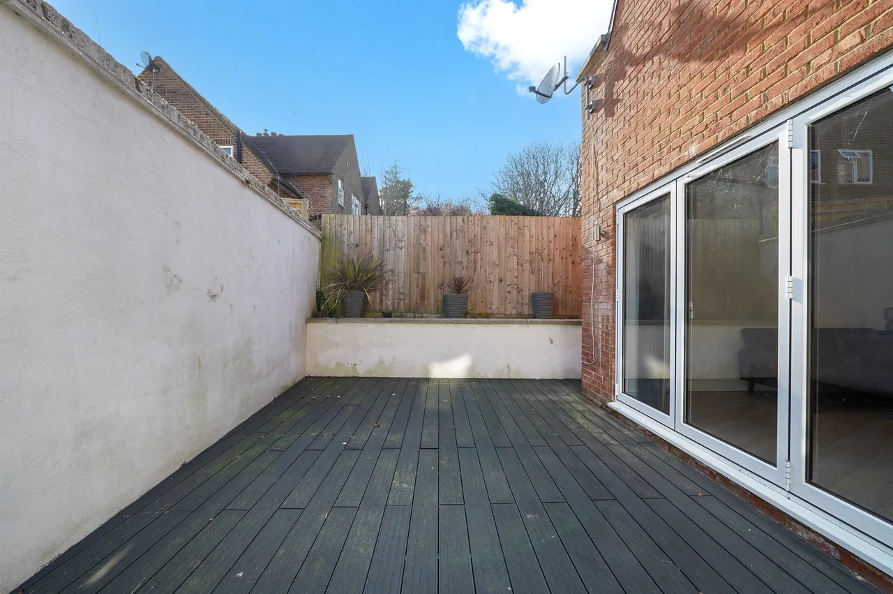 Station Approach, Tadworth, photo 7