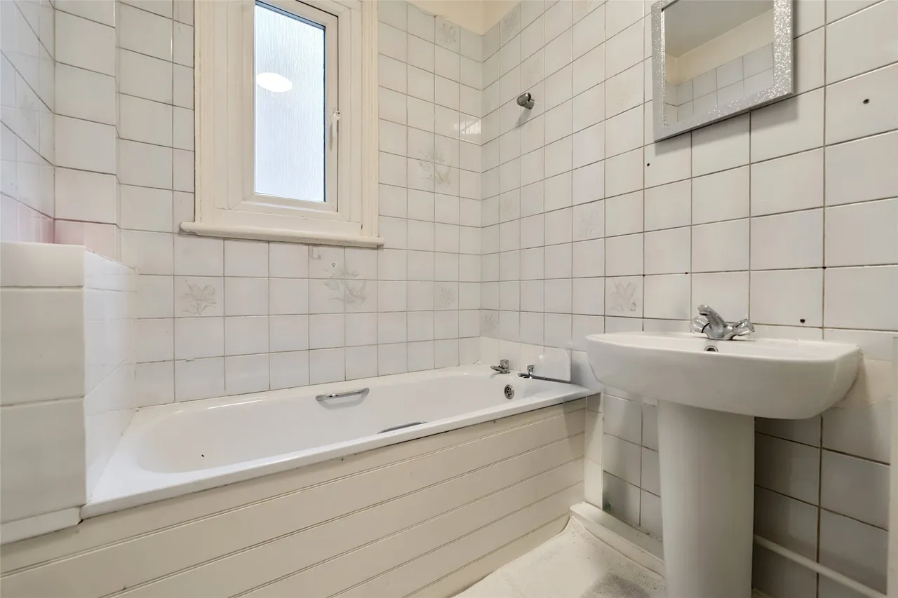 Love Lane, Mitcham, CR4 3AU, photo 7