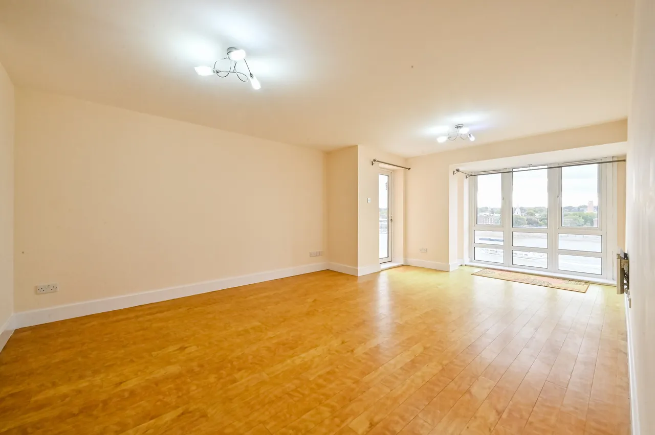 3 bed flat for sale, London, E14