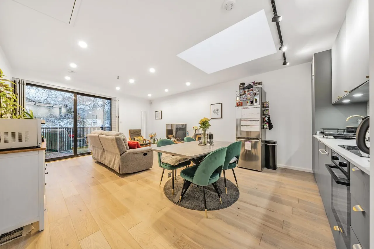 3 bed flat for sale, Ravenscroft Road, Beckenham, BR3