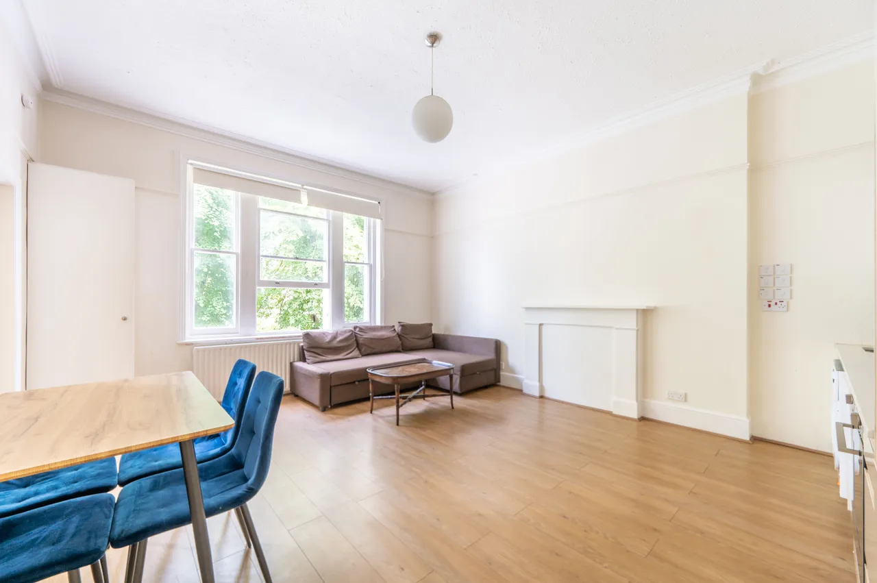 3 bed flat for sale — Flat 3, 40 Elsham Road, London