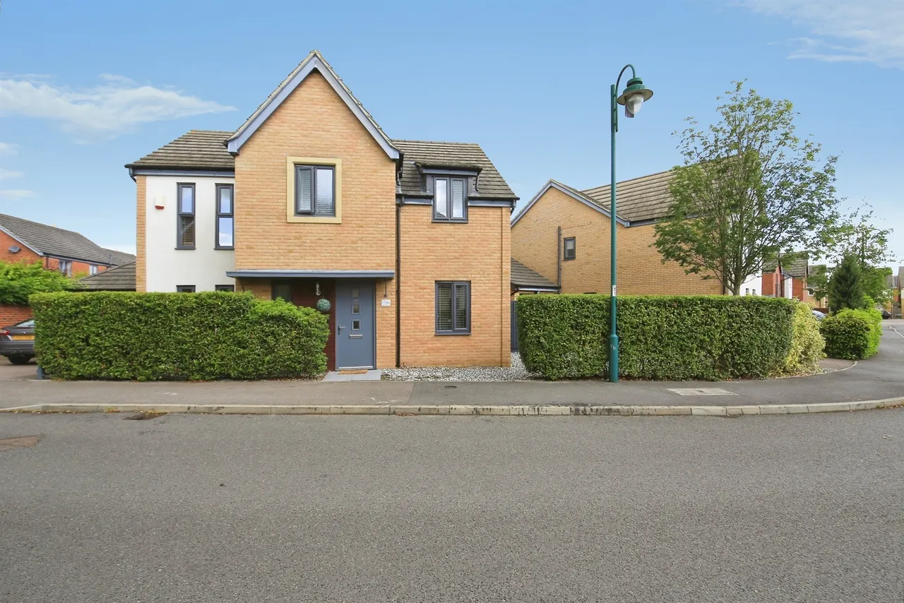4 bed house for sale — Coriander Drive, Hampton Vale, PETERBOROUGH