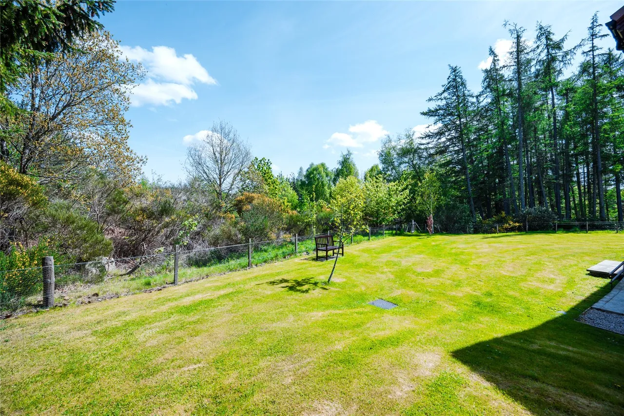 East Park, Inchmarlo, AB31, photo 15