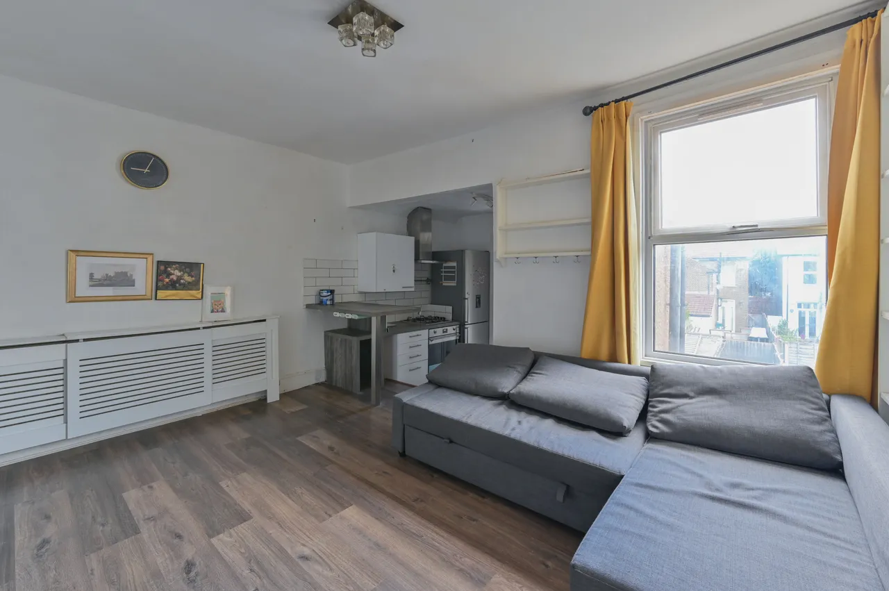 1 bed flat for sale — 21a Westbury Road, Croydon