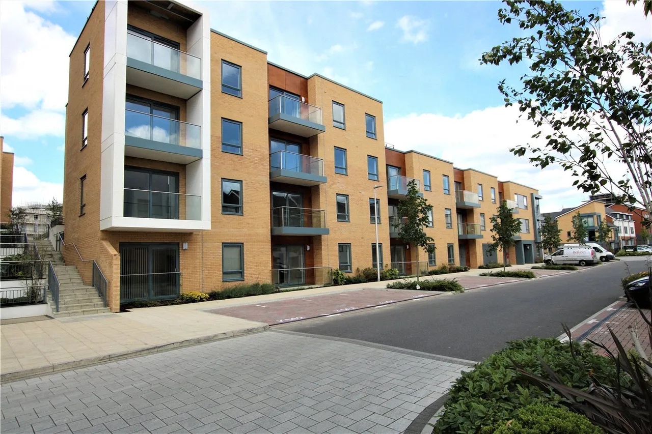 2 bed flat for sale — Nightingale House, Drake Way, Reading, Berkshire, RG2