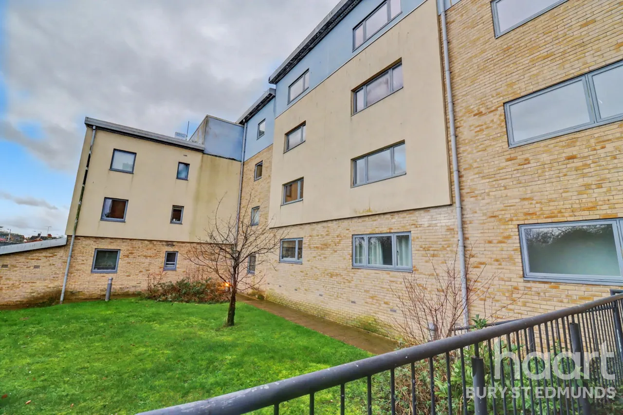 2 bed flat for sale, Forum Court, Bury St Edmunds, IP32