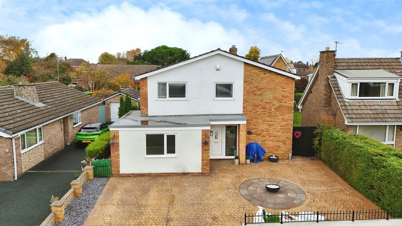 5 bed house for sale — Ancaster Drive, Sleaford