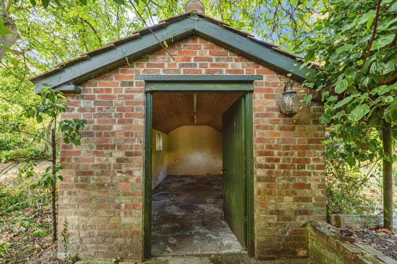 Guildford Road, Farnham, GU10, photo 22