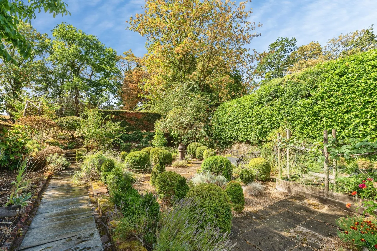 Guildford Road, Farnham, GU10, photo 33