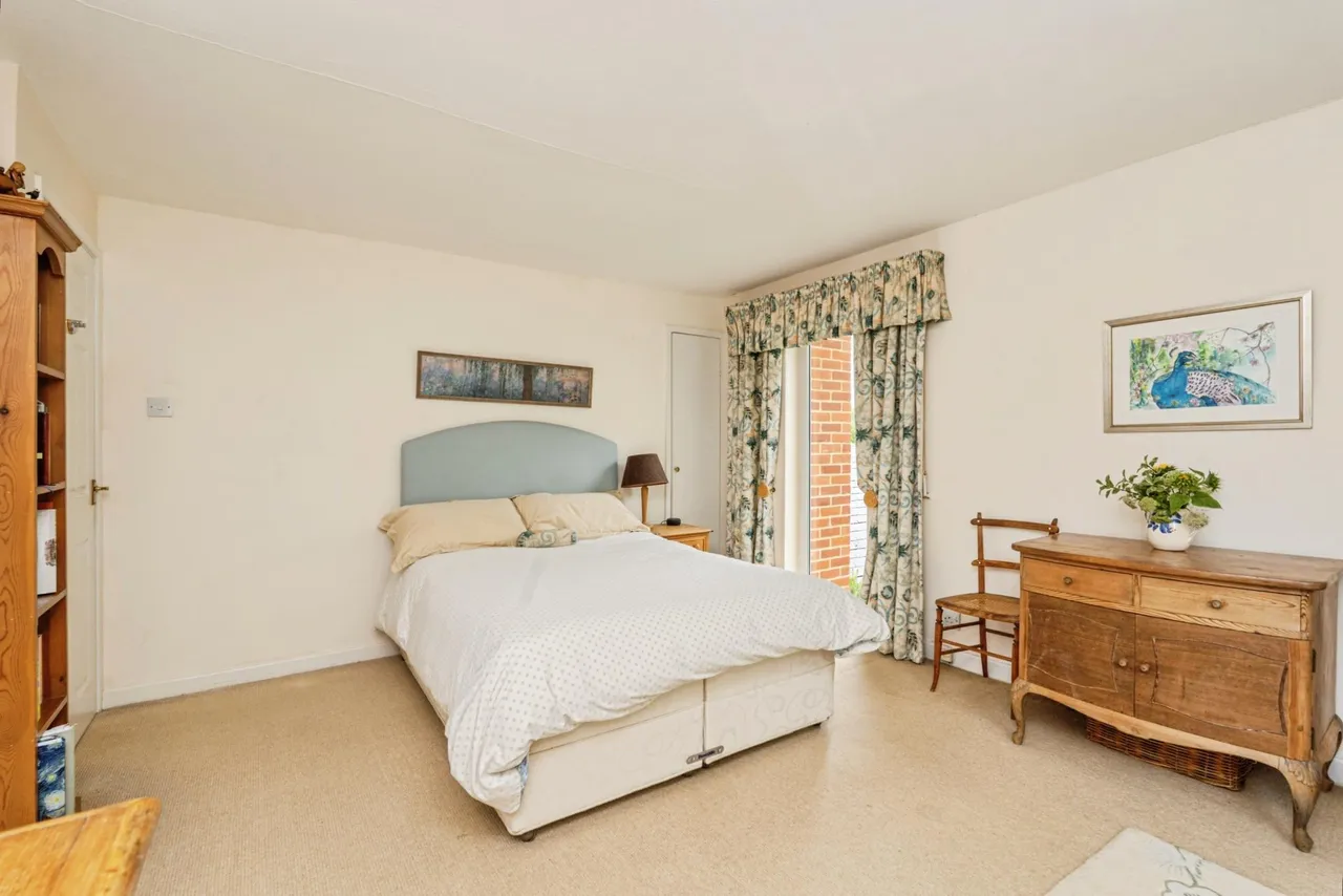 Guildford Road, Farnham, GU10, photo 15