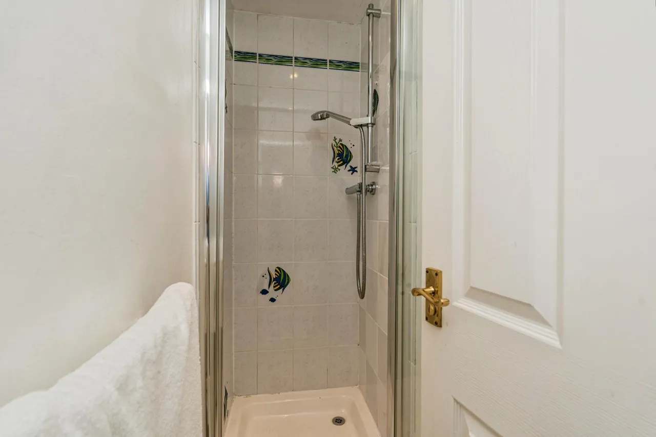 Guildford Road, Farnham, GU10, photo 20