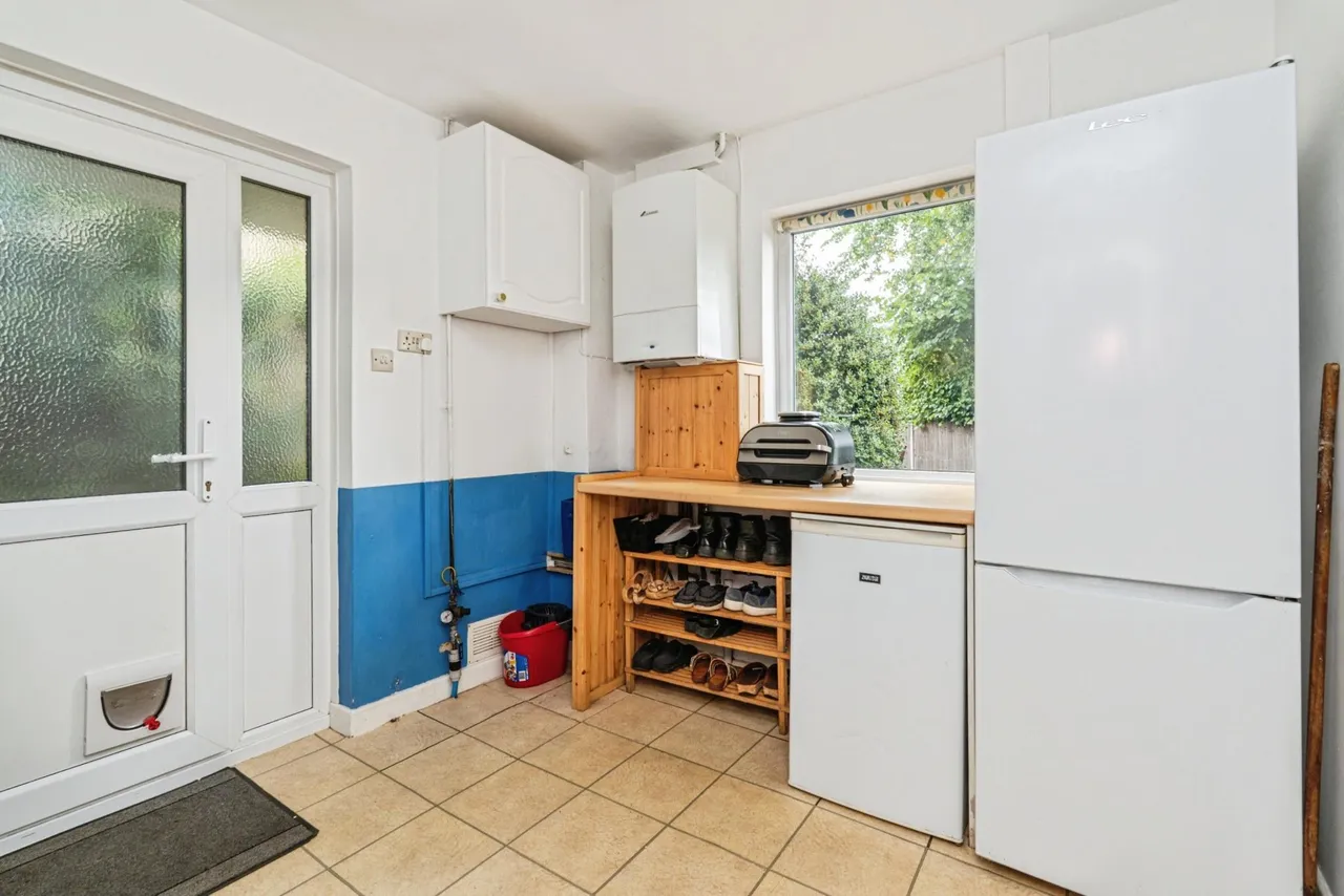 Guildford Road, Farnham, GU10, photo 13