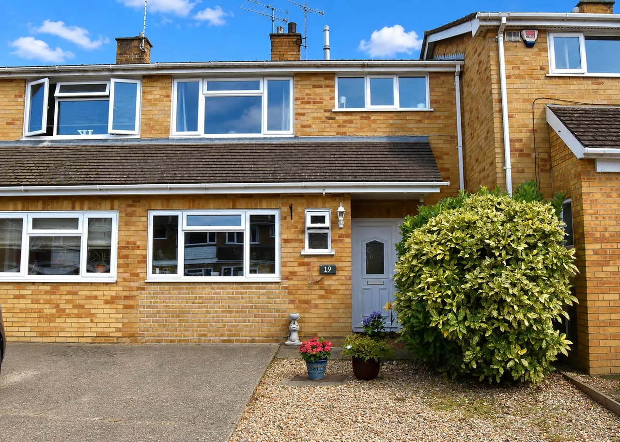 3 bed house for sale — Dart Road, Farnborough, GU14 9PA