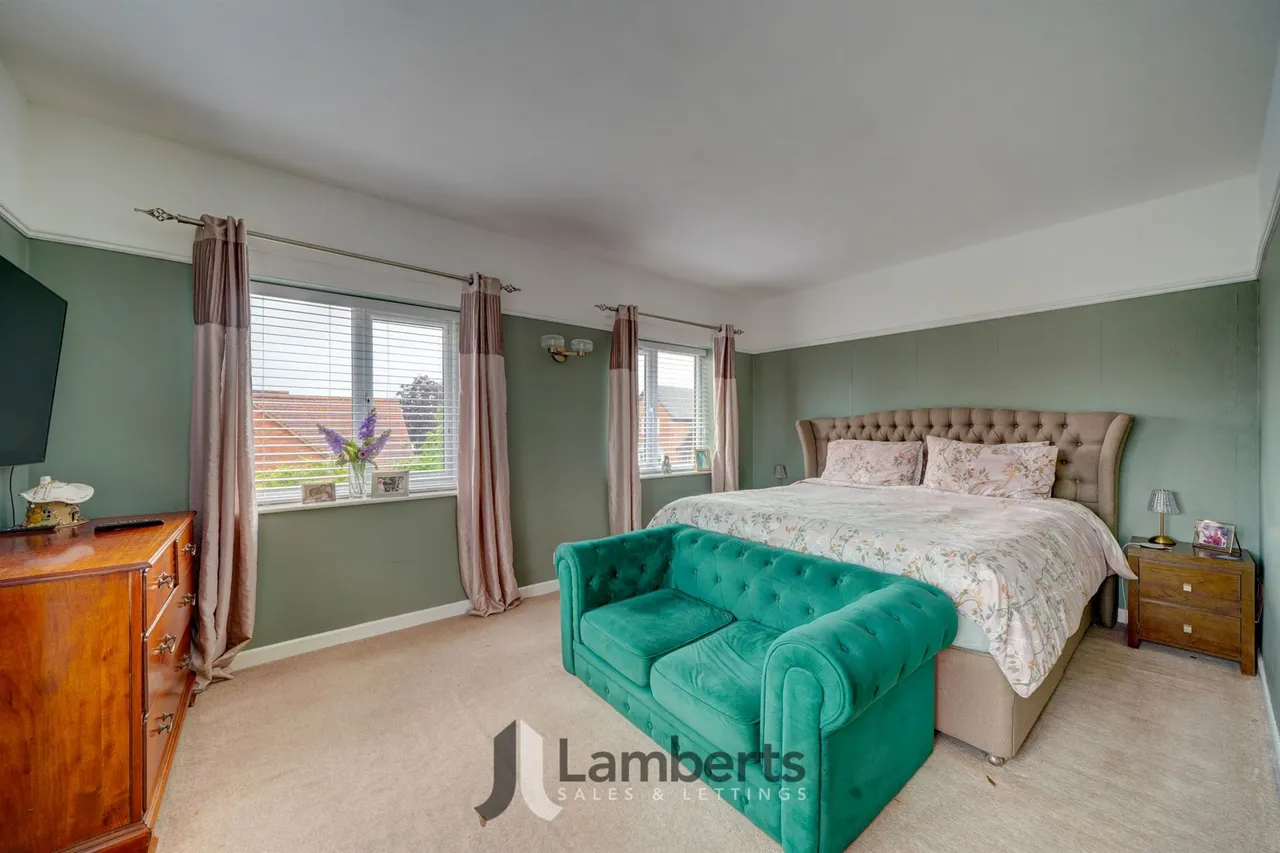 174 Alcester Road, Studley, photo 18